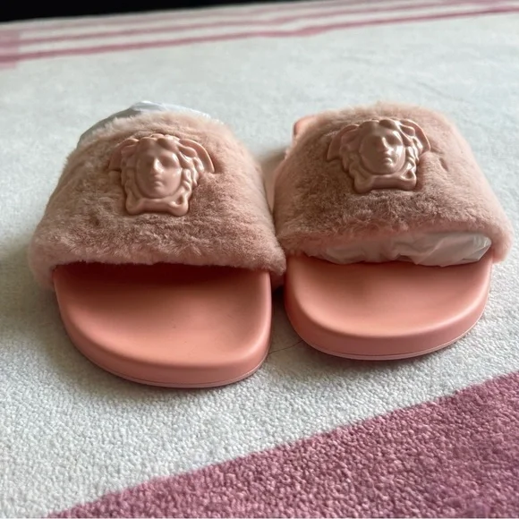 Versace Women’s La Medusa Faux Fur Slide 'Pale Pink' Size 41 - Picture 3 of 10